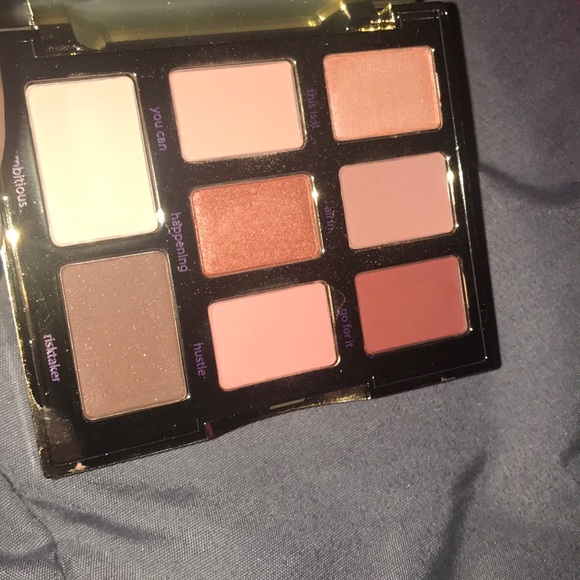 Tart eyeshadow palette - Picture 3 of 3